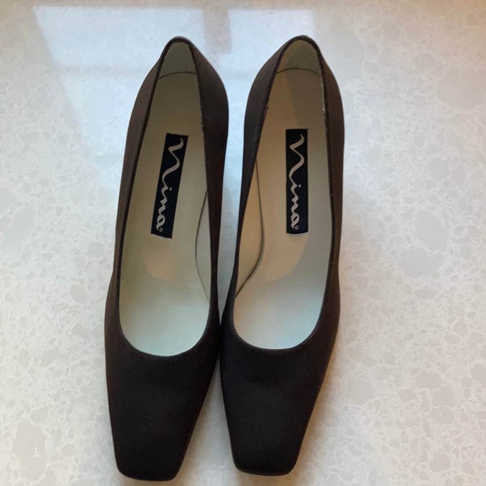 Womens brown new with tags pumps.